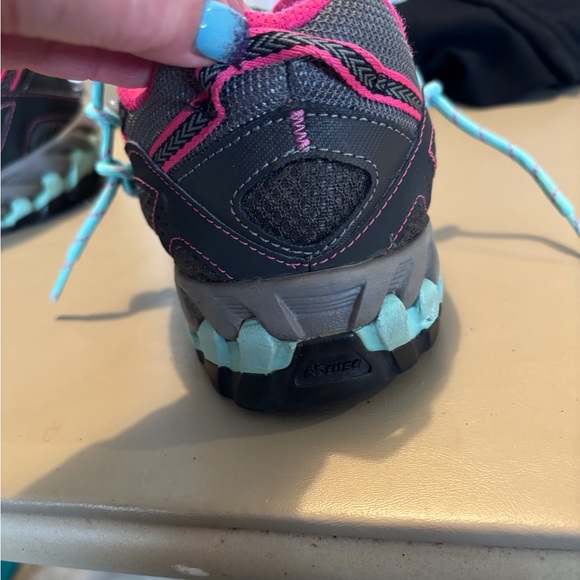 New Balance trail sneakers 9.5 very good condition - Picture 9 of 13